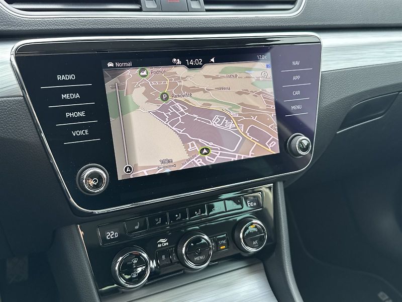 Škoda Superb (2020) Combi 1.4 TSI iV DSG Ambition - fotka 18 z 35