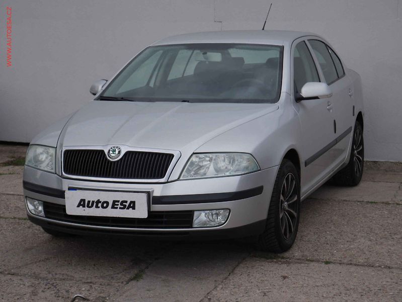 Škoda Octavia (2006) 1.6i, Klima - fotka 3 z 15