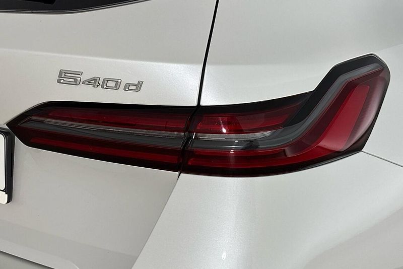 BMW Řada 5 540d xDrive Touring - fotka 5 z 25