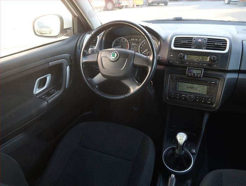 Škoda Fabia (2010) Elegance 1.2 12V, nová STK - fotka 7 z 18