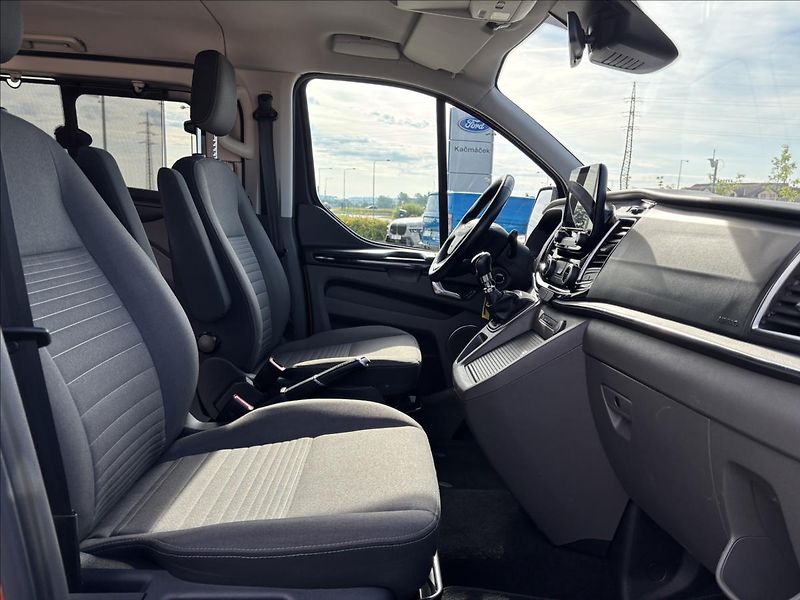 Ford Tourneo Custom 2,0 mHEV 136kW Titanium L2 - fotka 20 z 41