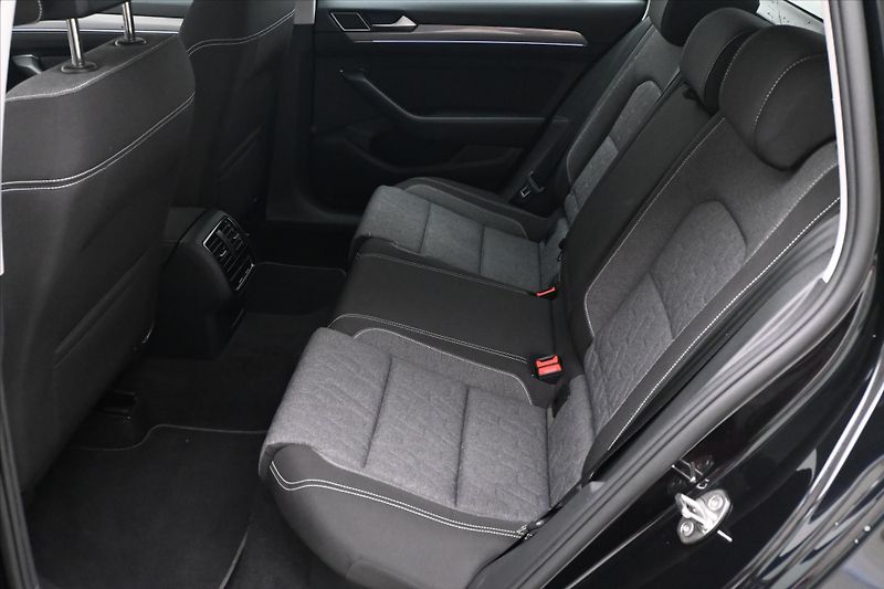 Volkswagen Passat 2,0 TDI 110kW DSG Business Zár - fotka 14 z 33