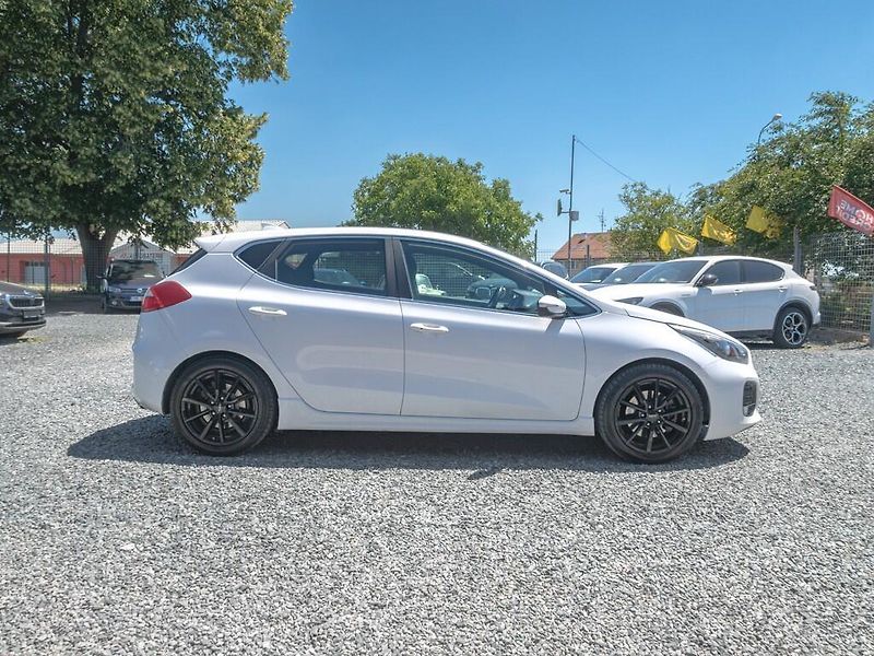 Kia Ceed (2017) GT Line 1.6D 100KW MAT – NAVI - fotka 4 z 50