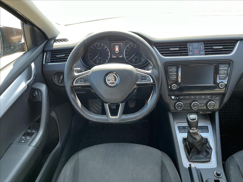 Škoda Octavia 2,0 TDi STYLE ROZVODY SERVIS - fotka 14 z 46