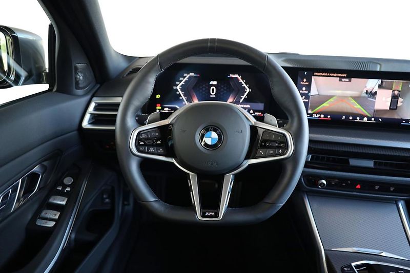 BMW Řada 3 330d xDrive Touring - fotka 26 z 28