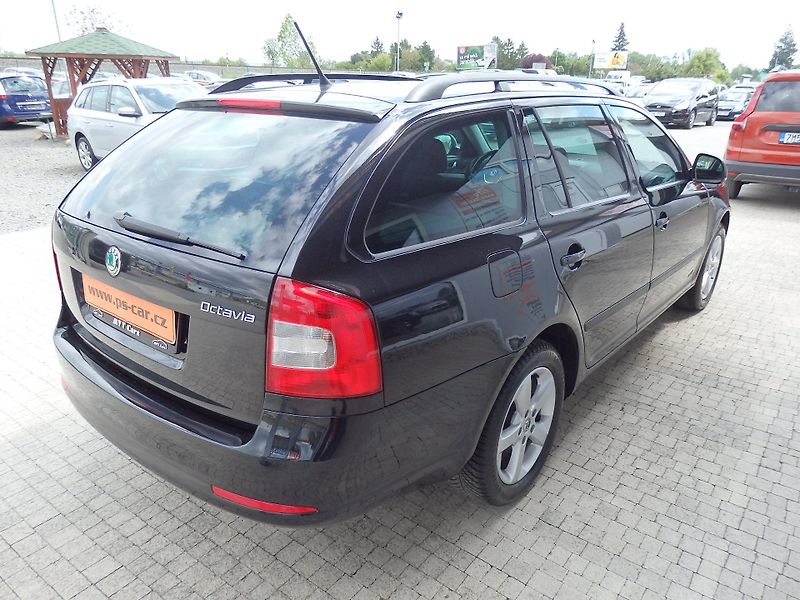 Škoda Octavia 1,2TSI FAMILY, SERVISNÍ KNÍŽKA - fotka 4 z 24