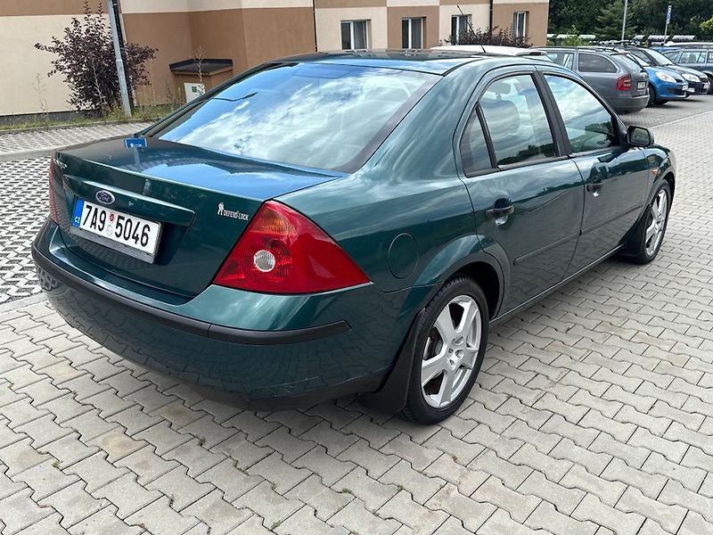 Ford Mondeo (2002) - fotka 29 z 33