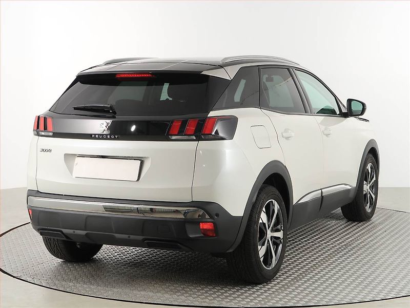 Peugeot 3008 (2019) Allure 1.2 PureTech, Automat - fotka 5 z 18
