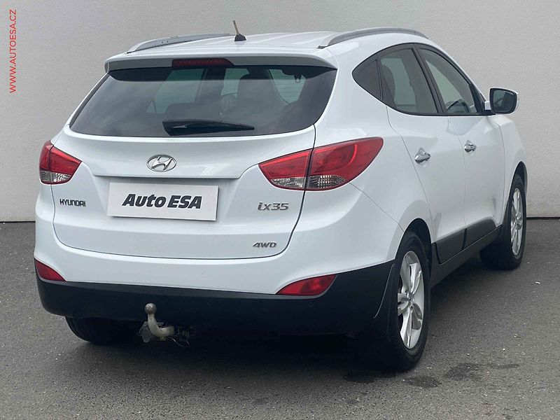Hyundai ix35 (2010) 2.0 i 4WD, ČR, AC, TZ, park - fotka 4 z 16