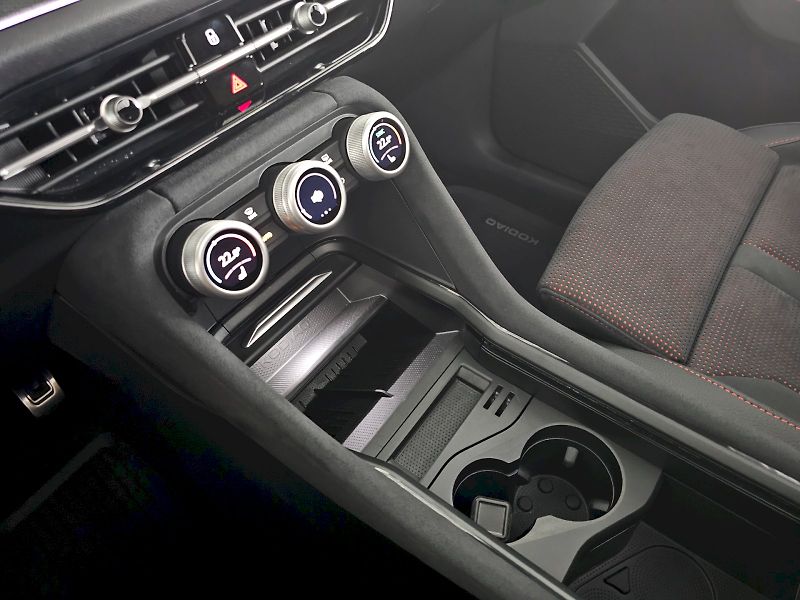 Škoda Kodiaq (2025) RS 2.0TSi 195kW  WEBASTO TAŽNÉ - fotka 20 z 29