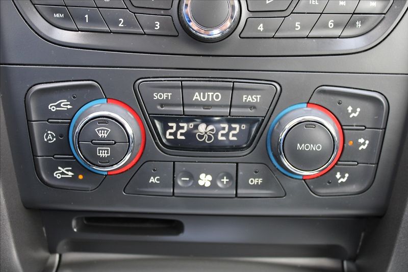 Renault Latitude 2,0 dCi  NOVÉ V ČR,AUTOMAT - fotka 14 z 30