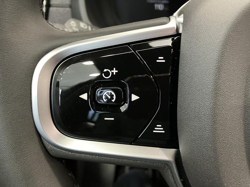 Volvo XC90 T8 eAWD Ultra BE - REZERVACE - fotka 25 z 43
