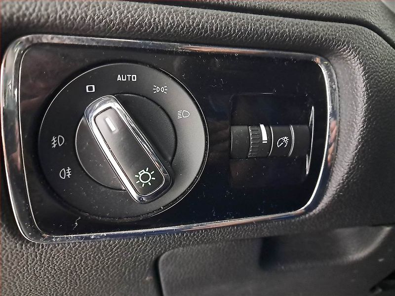 Škoda Superb (2013) Ambition 2.0 TDI, Xenony - fotka 22 z 25