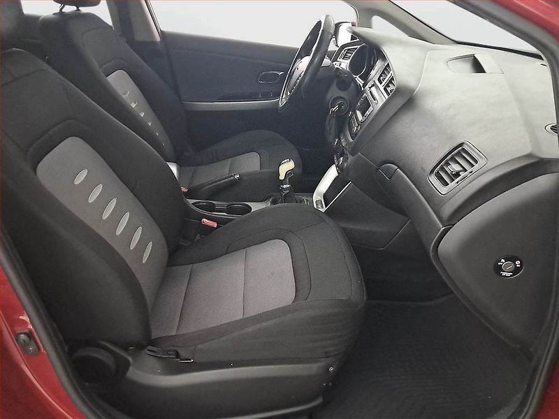 Kia Ceed (2013) 1.6 CRDi, nová STK - fotka 9 z 16