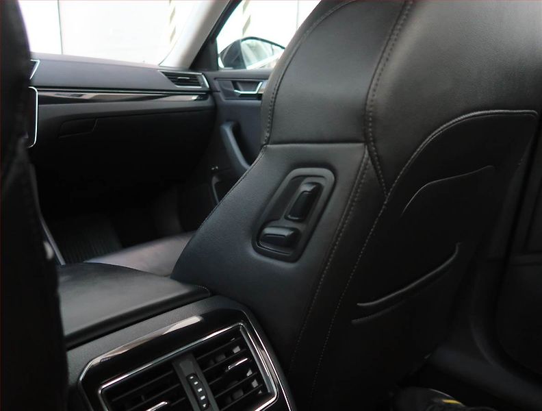 Škoda Superb (2017) Laurin&Klement 2.0 TDI 4x4 - fotka 29 z 30