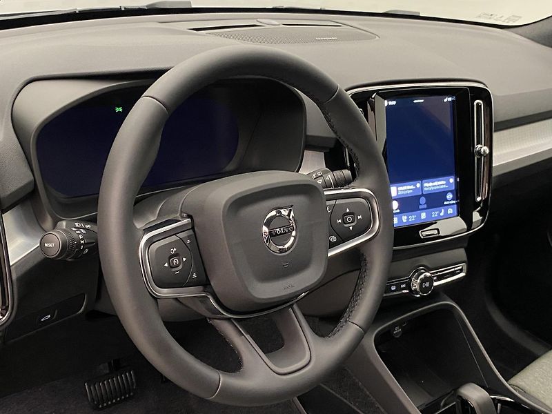 Volvo XC40 (2025) B3 AUT DARK PLUS - fotka 26 z 48