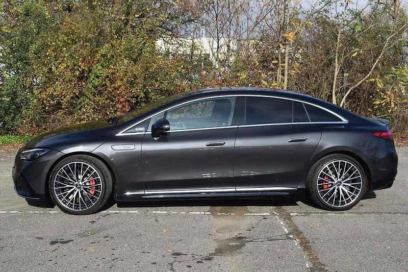Mercedes AMG EQE 43 4Matic poslouží k reprezentaci i k zábavě