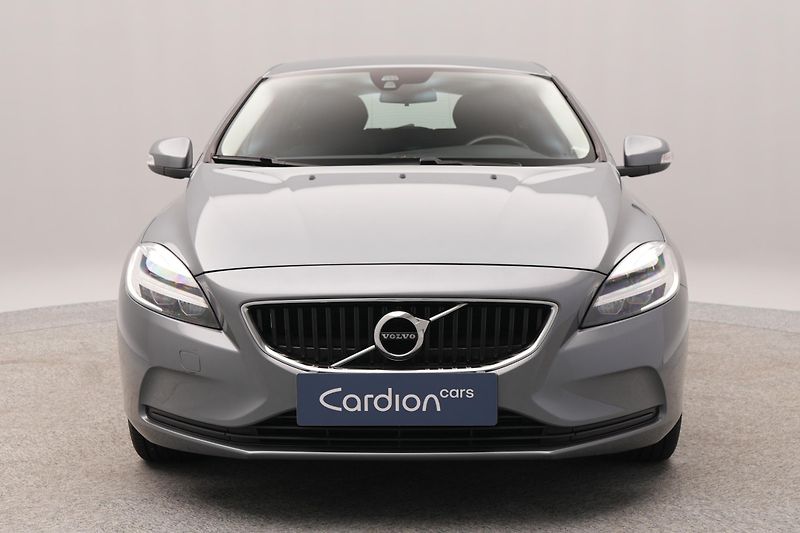 Volvo V40 T2 MOMENTUM AUT - fotka 15 z 41
