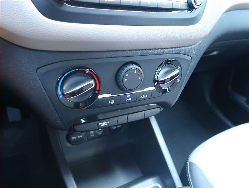 Hyundai i20 (2015) 1.2, Serv.kniha - fotka 16 z 16