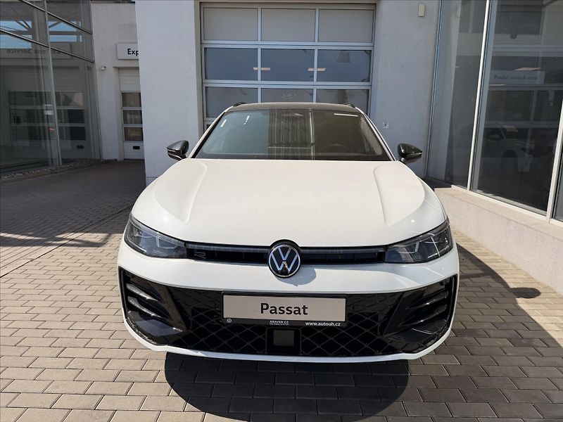 Volkswagen Passat (2026) 2,0 TSI 195kW 7DSG  R-Line Peo - fotka 2 z 23