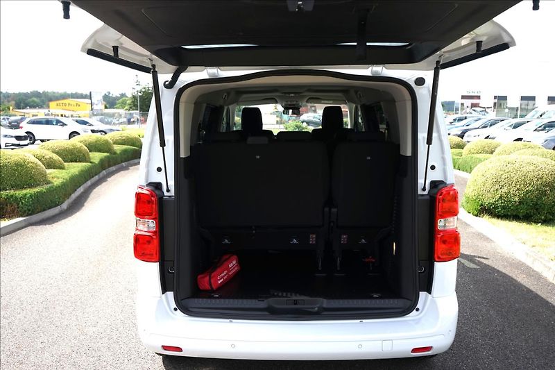 Citroën SpaceTourer (2026) 2,2 BlueHDi 150 MAN6 FEEL M - fotka 10 z 25
