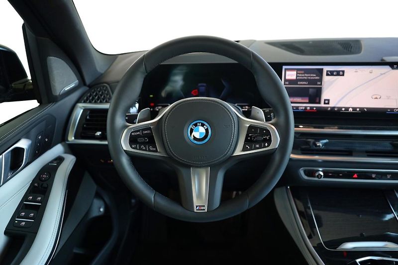 BMW X5 xDrive50e - fotka 33 z 35