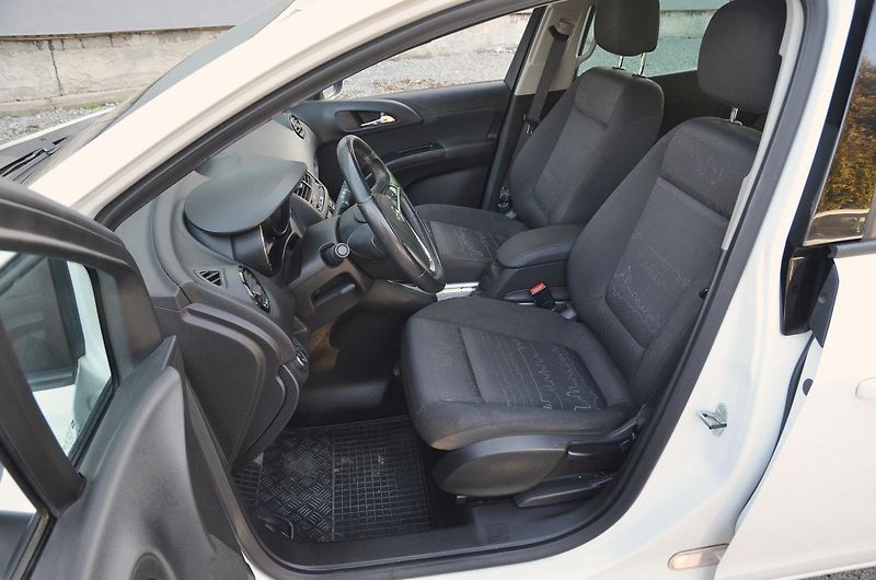 Opel Meriva (2012) 1.4 88kW Design Ed. / 2x kola - fotka 22 z 41