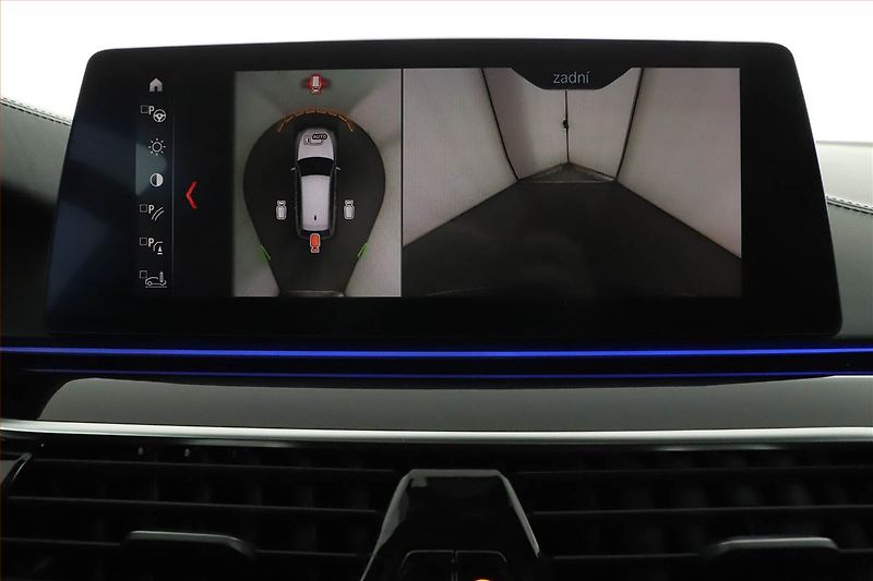 BMW Řada 5 (2018) Luxury Line 530d - fotka 17 z 20