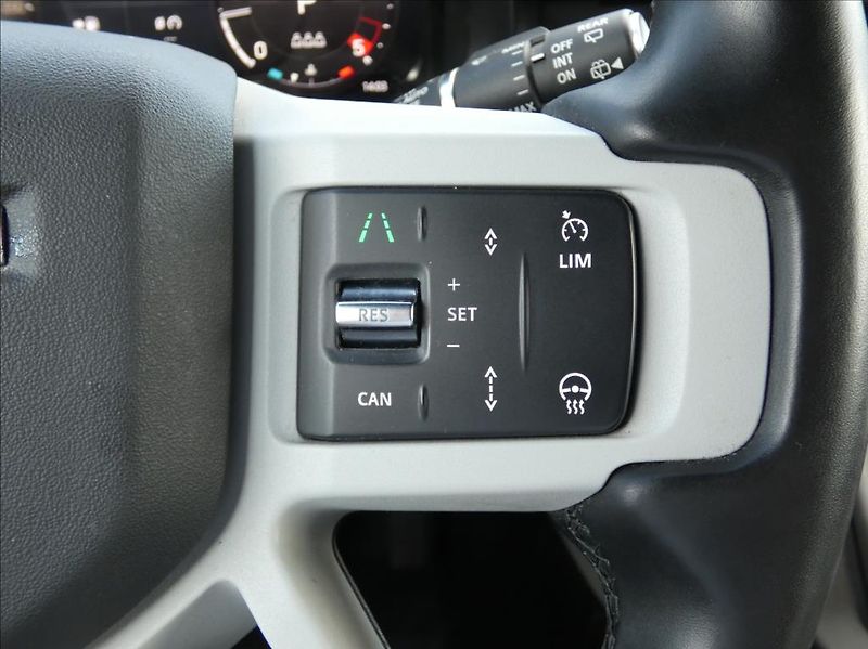 Land Rover Defender 3,0 110 D200 X-Dynamic SE,1maj - fotka 23 z 38
