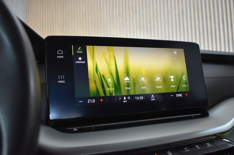 Škoda Octavia 2.0 TDI DSG*ACC*BLIS*CARPLAY* - fotka 28 z 37