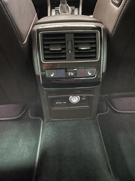 Škoda Superb 2.0 TDi 110 kw REZERVACE - fotka 23 z 33