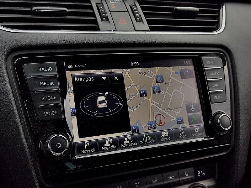 Škoda Octavia (2013) Combi Elegance plus 2,0 Tdi 11 - fotka 19 z 37