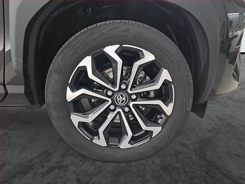 Toyota Yaris Cross (2024) 1.5 VVT-iE E-Four - fotka 15 z 17