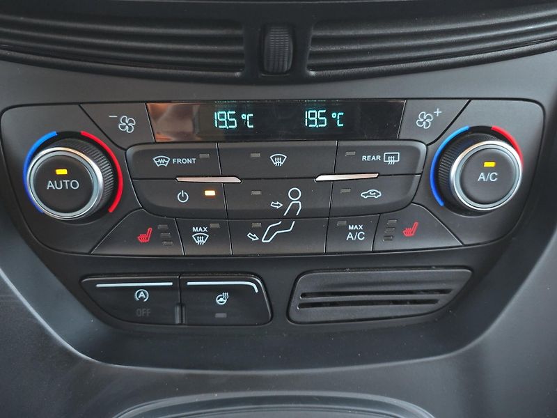 Ford Kuga (2019) 2.0 TDCi 4x4 110kW A/T, Prav. - fotka 20 z 24