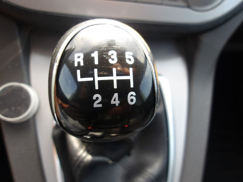 Ford Kuga 2,0TDCi 100 kW ! TITANIUM ! - fotka 19 z 29