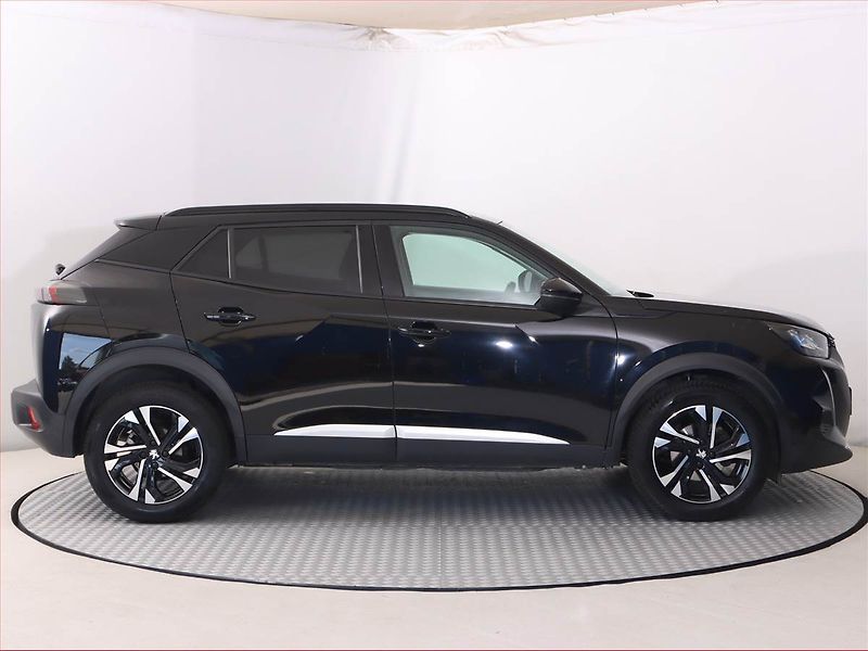 Peugeot 2008 (2020) Active 1.2 PureTech, Kůže - fotka 6 z 20