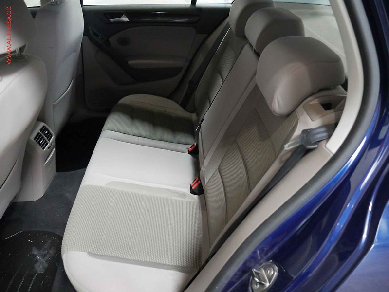 Volkswagen Golf (2011) 1.6TDi, Navi, AC - fotka 10 z 21