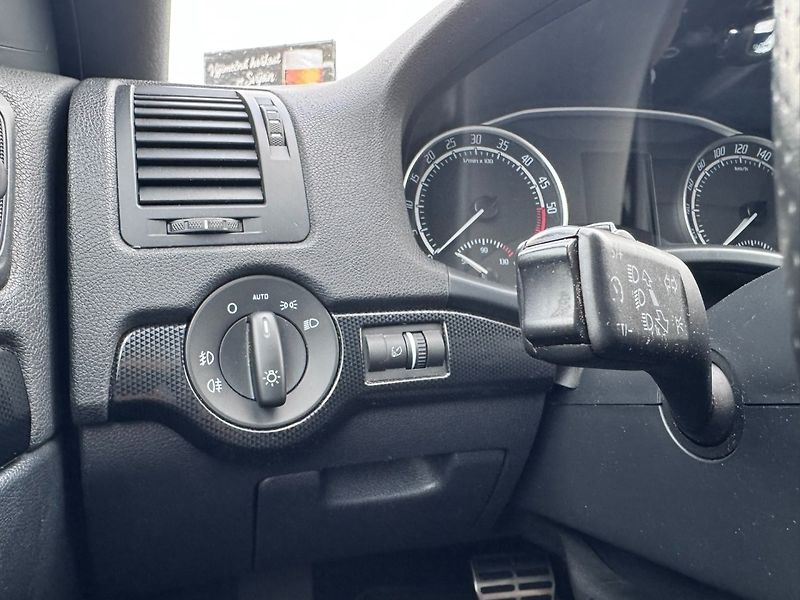 Škoda Octavia (2012) DSG 2,0 TDI 125 KW FACE PĚKNÁ - fotka 25 z 49