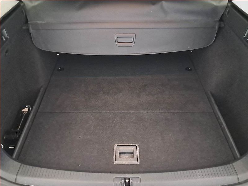 Volkswagen Golf (2015) 1.6 TDI, Serv.kniha, Navi - fotka 14 z 16