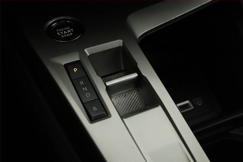 Peugeot 308 (2022) Allure Hybrid 180 - fotka 12 z 19
