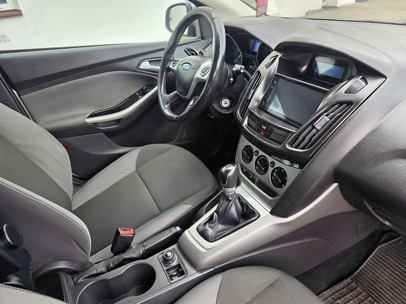 Ford Focus (2012) 1.6 16V Serviska,Tažné - fotka 15 z 20