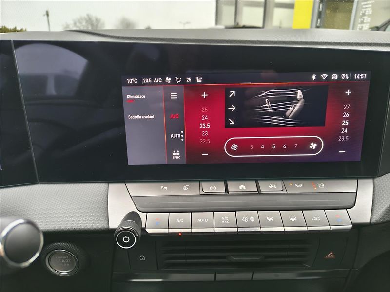 Opel Astra 1,2   GS line 130K - fotka 18 z 22
