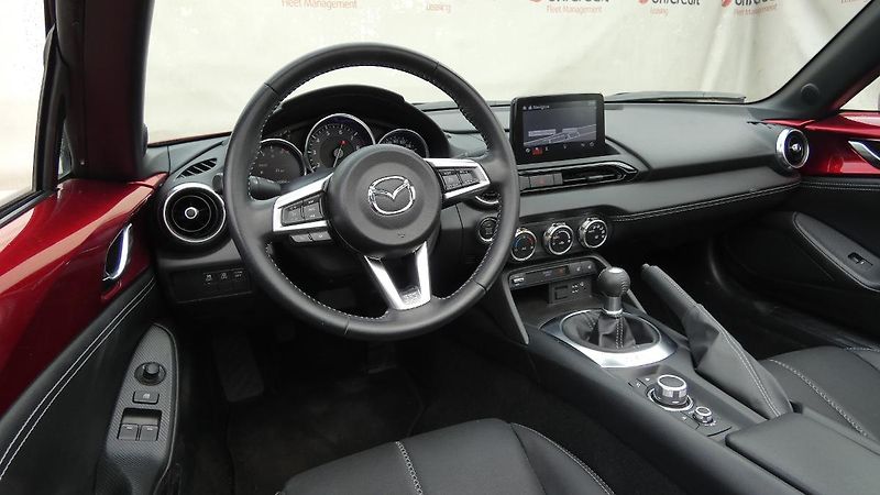 Mazda MX-5 RF 2.0 Skyactiv-G184 Exclusive - fotka 6 z 22