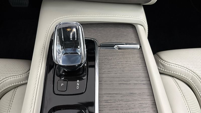 Volvo XC90 2.0 B5 AUT AWD Inscription - fotka 26 z 33