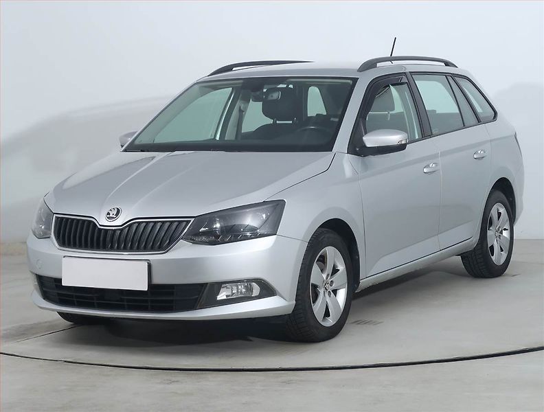 Škoda Fabia (2017) 1.0 TSI, Park. senzory - fotka 2 z 19