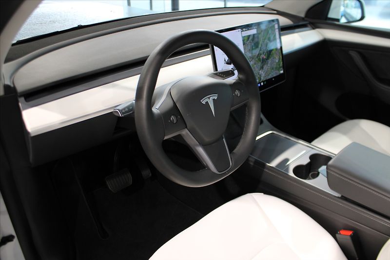 Tesla Model Y Long Range Dual Motor AWD Tažn - fotka 11 z 26
