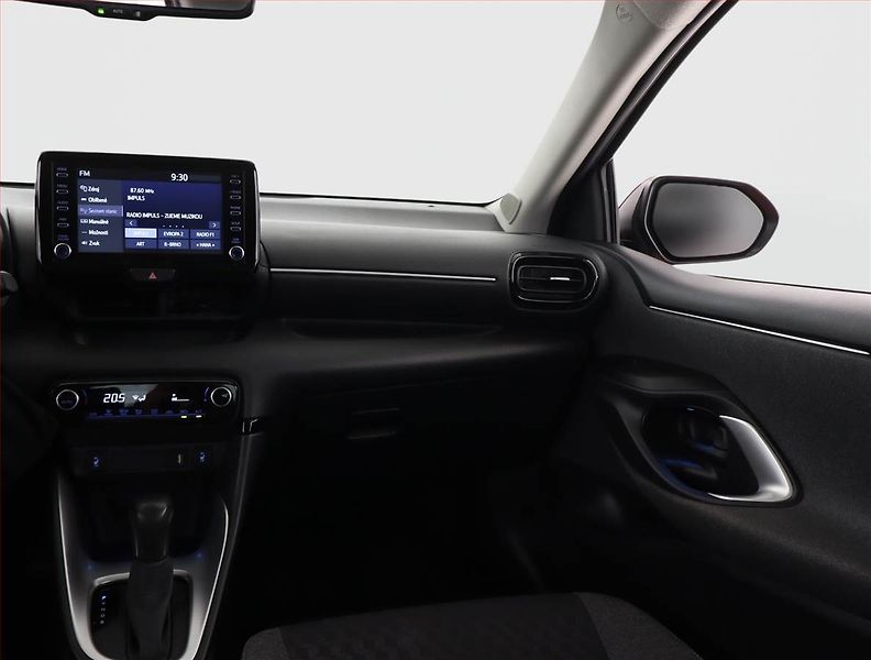 Toyota Yaris (2022) 1.5 VVT-i Hybrid, Automat, ČR - fotka 8 z 22