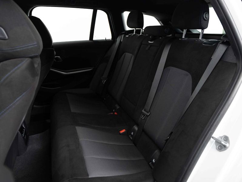 BMW Řada 3 330i xDrive Touring - fotka 21 z 21