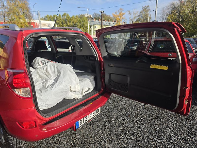 Toyota RAV4 2.2D 100KW 4x4 cz - fotka 8 z 16