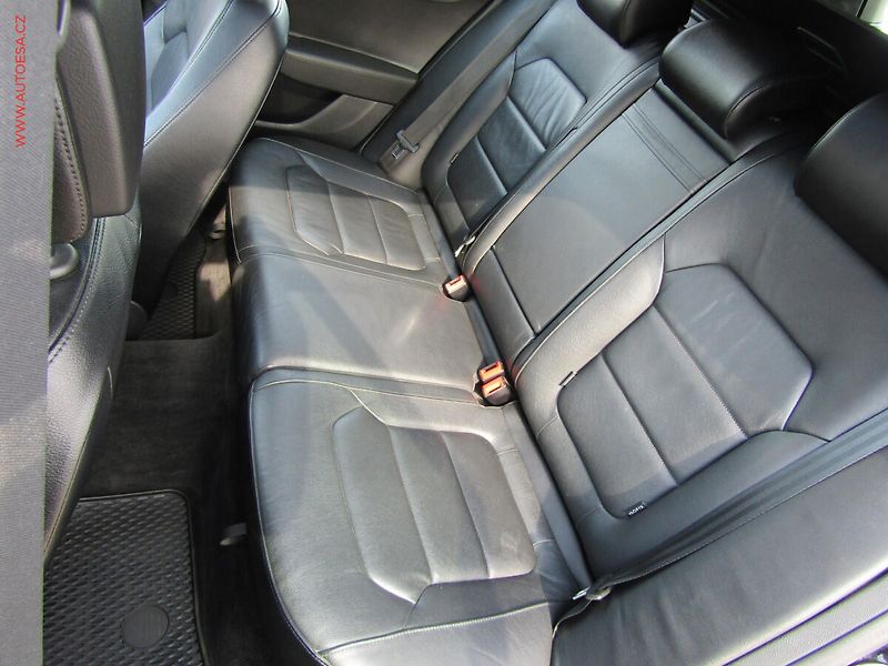 Volkswagen Passat (2014) 2.0TDi, Xenon, panor - fotka 10 z 19
